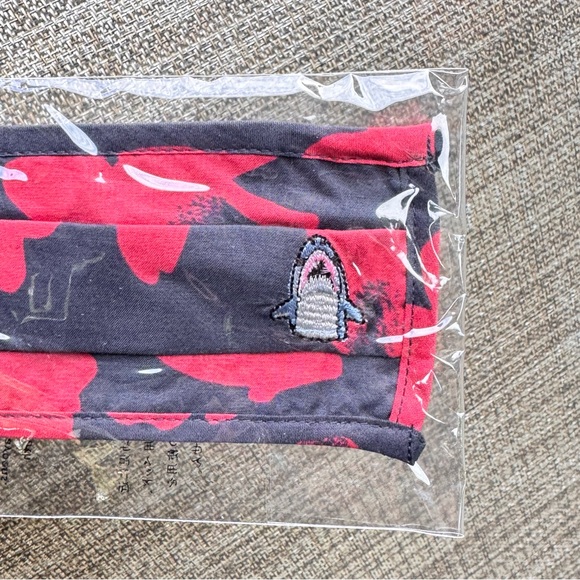 NWT Coach sharky shark - face mask navy and red camo - Picture 2 of 4